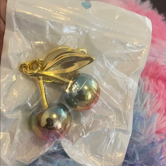 Chic Gold and Iridescent bag keychain - Picture 7 of 8